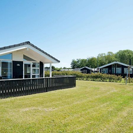 Three-Bedroom Holiday Home In Juelsminde 18 Sonderby  Dış mekan fotoğraf