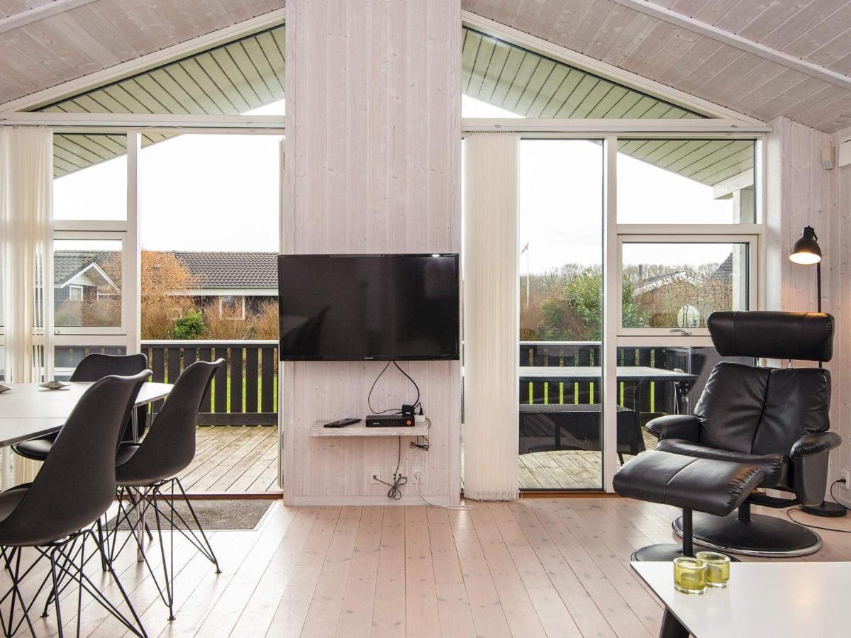 Three-Bedroom Holiday Home In Juelsminde 18 Sonderby  Dış mekan fotoğraf