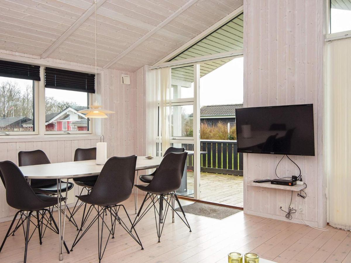 Three-Bedroom Holiday Home In Juelsminde 18 Sonderby  Dış mekan fotoğraf