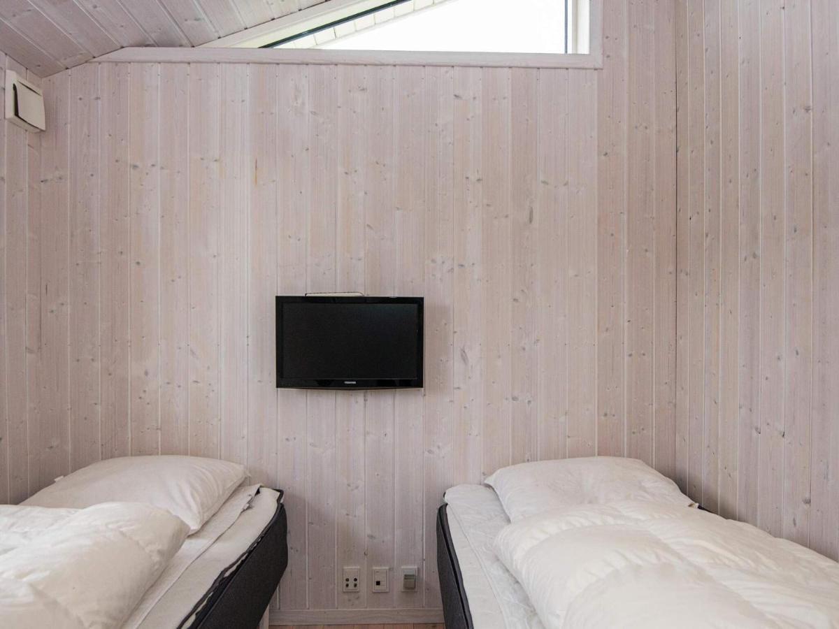 Three-Bedroom Holiday Home In Juelsminde 18 Sonderby  Dış mekan fotoğraf