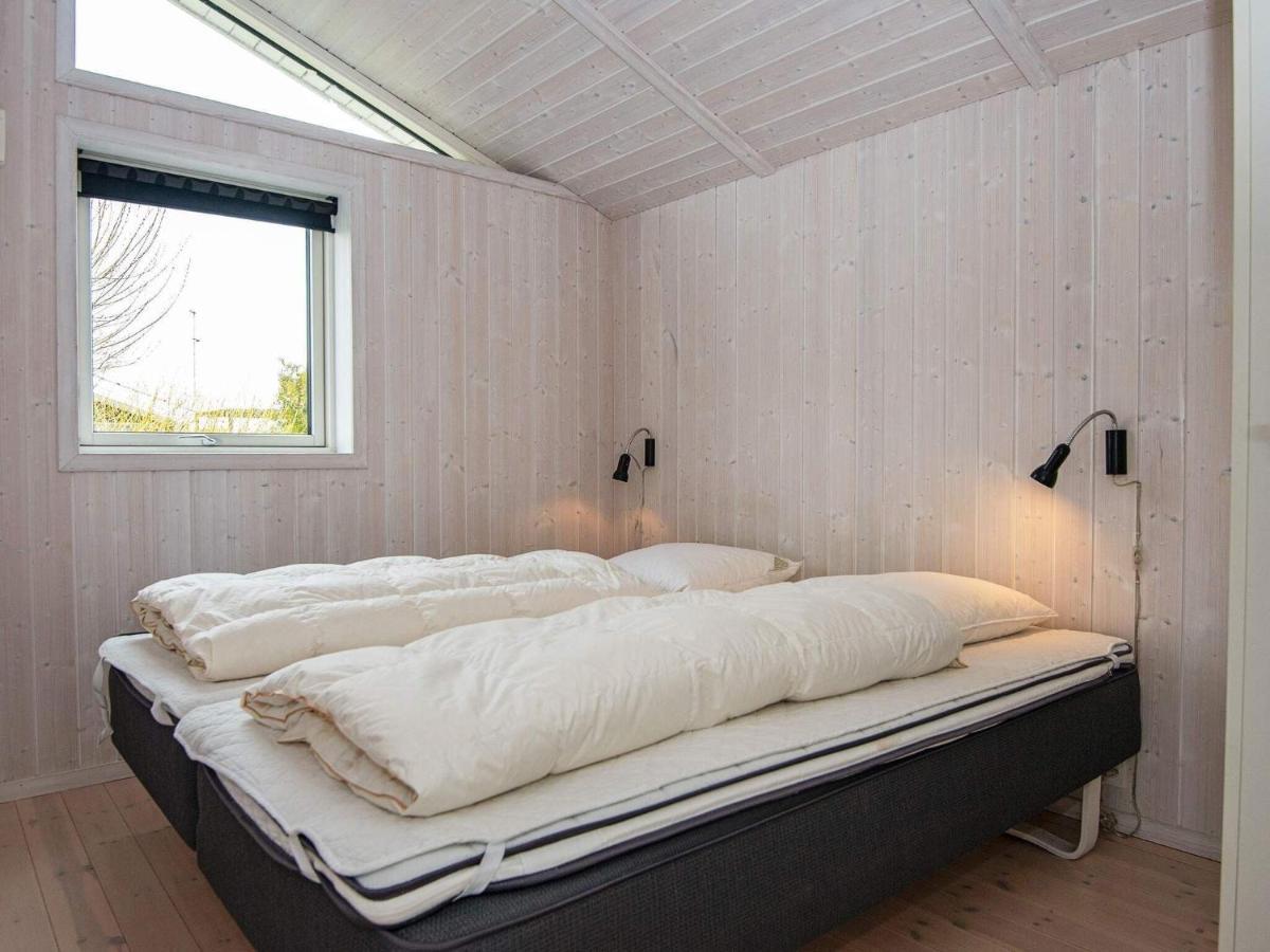 Three-Bedroom Holiday Home In Juelsminde 18 Sonderby  Dış mekan fotoğraf