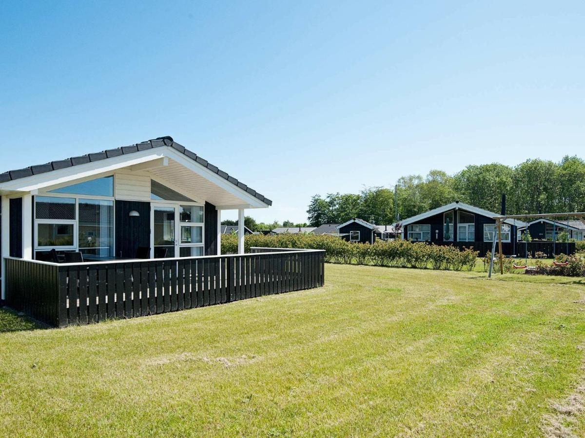 Three-Bedroom Holiday Home In Juelsminde 18 Sonderby  Dış mekan fotoğraf